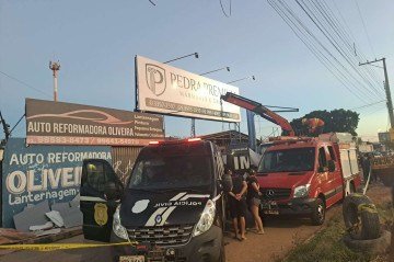 Um dos homens foi esmagado e faleceu no local - (crédito: Laezia Bezerra) Um dos homens foi esmagado e faleceu no local - (crédito: Laezia Bezerra)