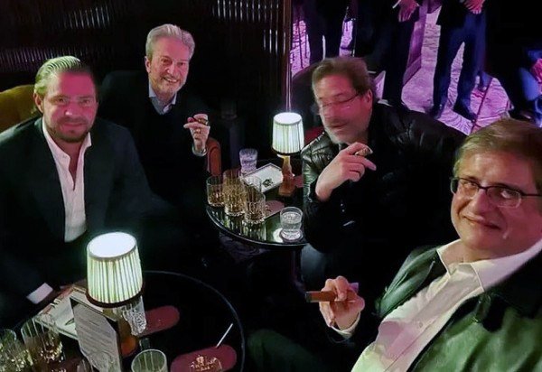 Foto de Gonet (D) com Vorcaro (E) foi mencionada na sessão: alegação de que banqueiro era desconhecido
