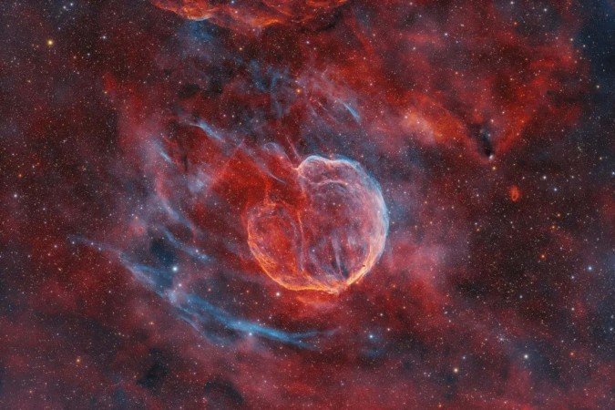 Abell 85 é um remanescente de supernova na constelação de Cassiopeia, a cerca de 9.780 anos-luz de distância