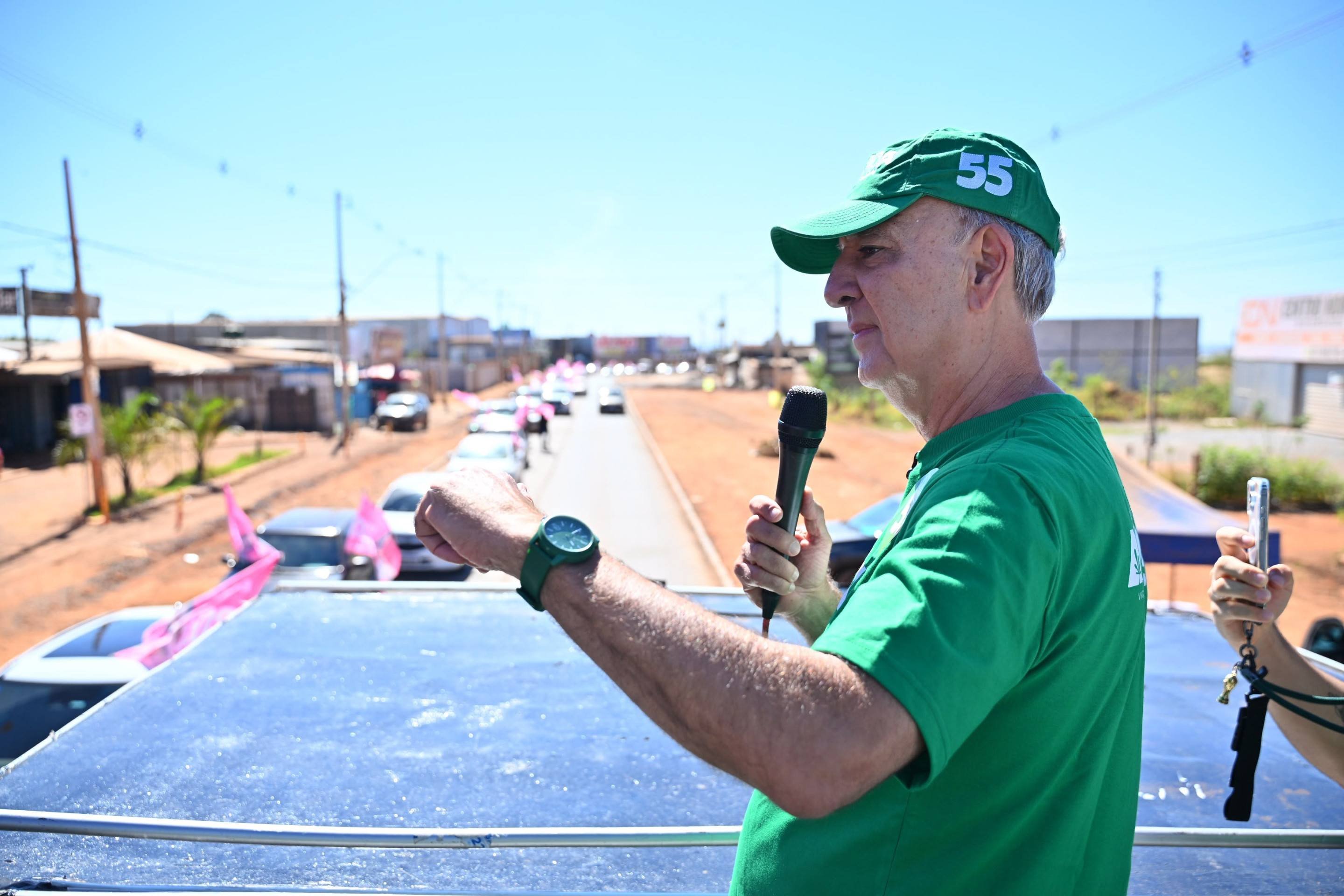 Arruda promete regularização e infraestrutura para regiões do DF
