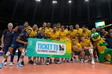 Seleção masculina conquista o 34º título Sul-Americano e garante vaga em Los Angeles 2028
- (crédito: Dhavid Normando/Fotoclic/CBV) Seleção masculina conquista o 34º título Sul-Americano e garante vaga em Los Angeles 2028
- (crédito: Dhavid Normando/Fotoclic/CBV)