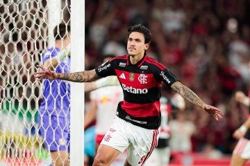 Pedro marcou, foi substituido e comemorou vitória com abraço efusivo no técnico - (crédito: GILVAN DE SOUZA/FLAMENGO) Pedro marcou, foi substituido e comemorou vitória com abraço efusivo no técnico - (crédito: GILVAN DE SOUZA/FLAMENGO)