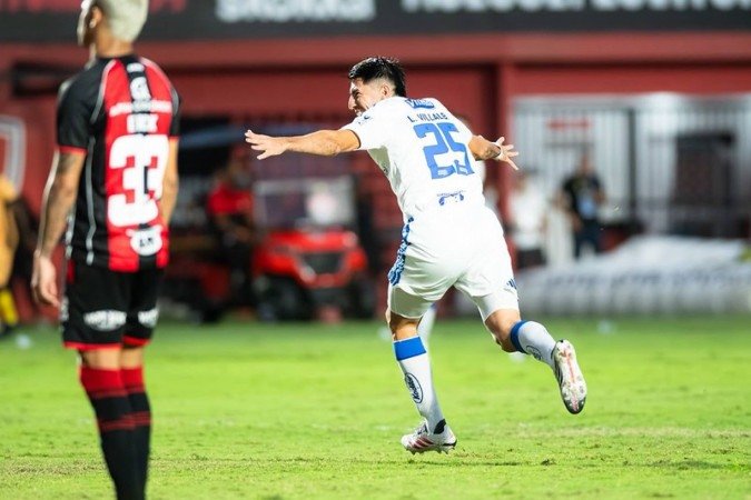 Cruzeiro bate Vitória e segue na cola do G-5 da Série A do Campeonato Brasileiro - (crédito: Celo Gil/Cruzeiro) Cruzeiro bate Vitória e segue na cola do G-5 da Série A do Campeonato Brasileiro - (crédito: Celo Gil/Cruzeiro)