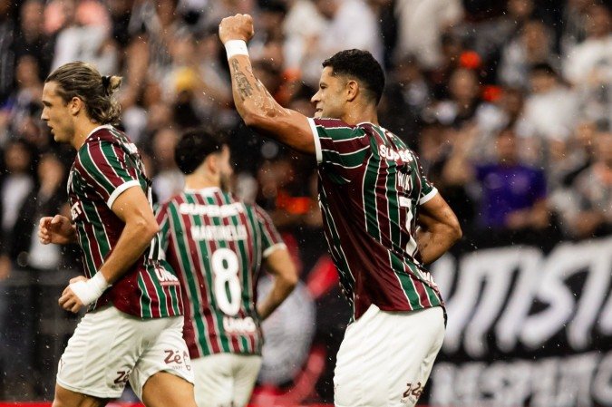 Hulk superou até mal-estar para marcar dois gols no Timão - (crédito: Marina Garcia/Fluminense) Hulk superou até mal-estar para marcar dois gols no Timão - (crédito: Marina Garcia/Fluminense)