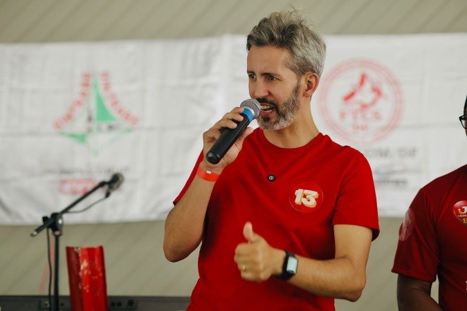 Leandro apresentou propostas nas áreas de transporte e mobilidade, saúde e educação - (crédito: Junior Rosa) Leandro apresentou propostas nas áreas de transporte e mobilidade, saúde e educação - (crédito: Junior Rosa)