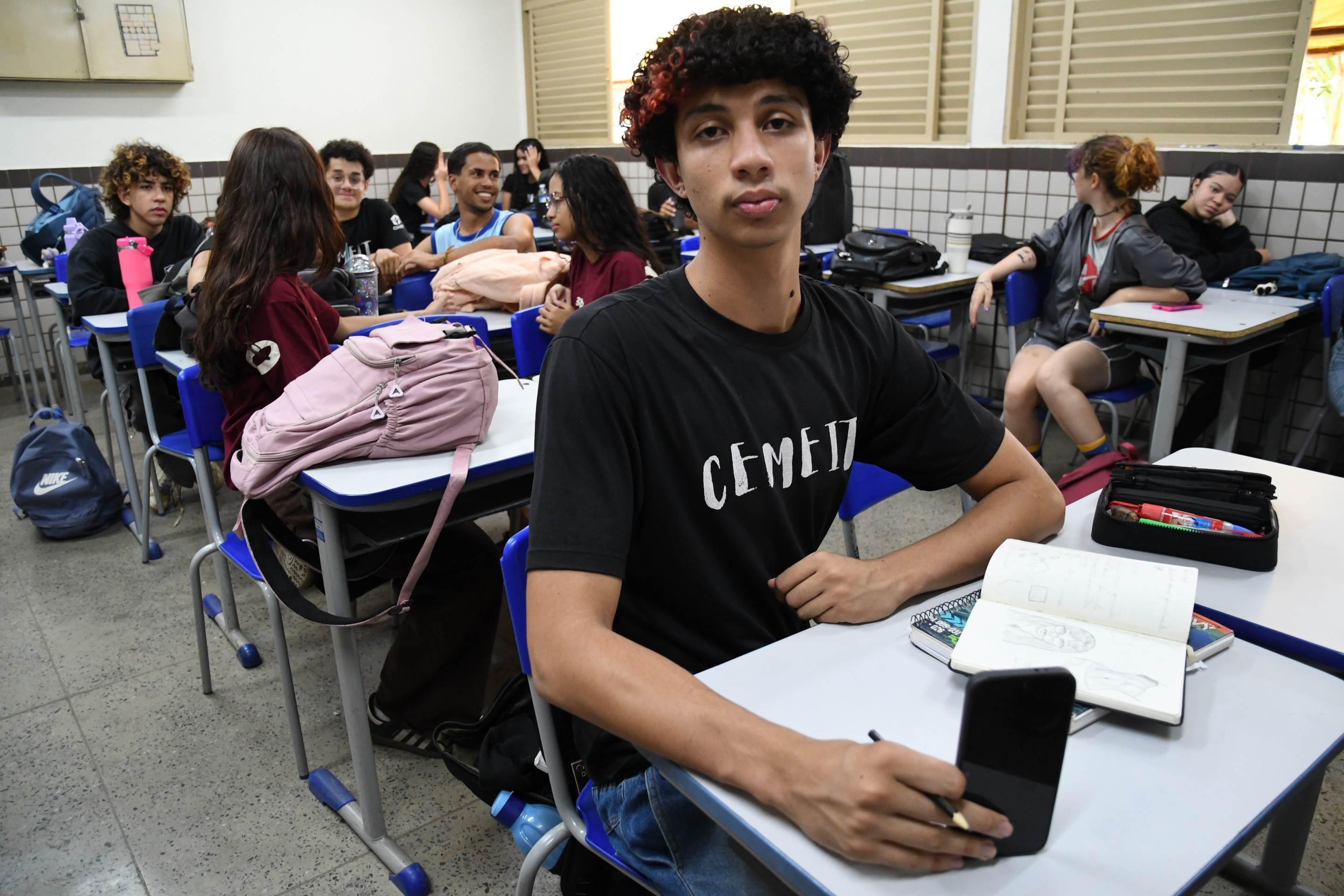  21/09/2026 Cr&eacute;dito: Marcelo Ferreira/CB/D.A Press. Brasil. Bras&iacute;lia - DF -  Caderno Escolha a escola do seu Filho. Pauta sobre: Proibi&ccedil;&atilde;o dos celulares nas escolas. Alex Michael aluno do CEMEIT em Taguatinga.