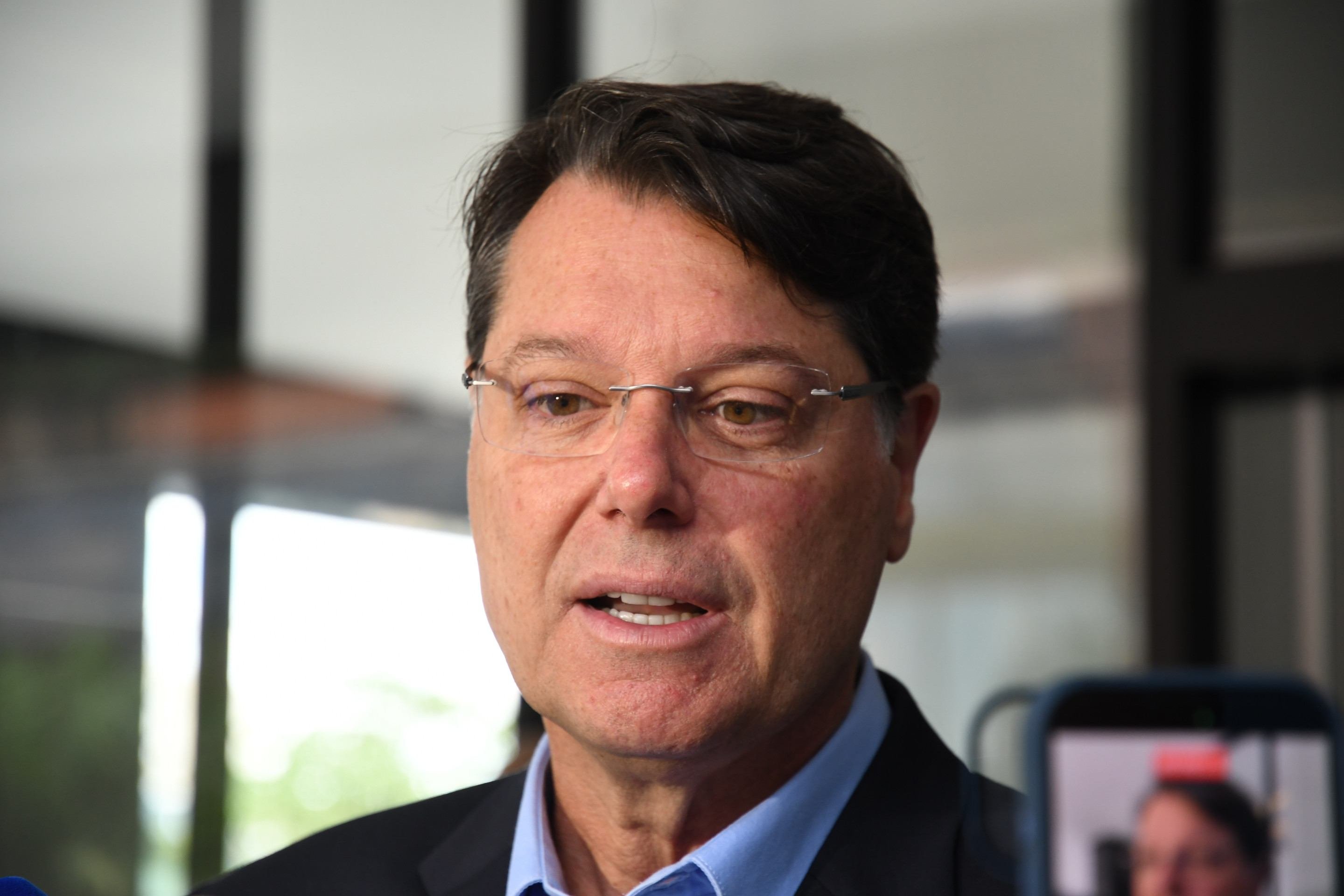 Kiko Caputo critica precarização da carreira de professores do DF