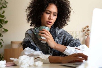 A cultura do ambiente de trabalho pode influenciar significativamente a disposição das pessoas em tirar dias licença por motivo de doença - (crédito: Getty Images/Jacob Wackerhausen) A cultura do ambiente de trabalho pode influenciar significativamente a disposição das pessoas em tirar dias licença por motivo de doença - (crédito: Getty Images/Jacob Wackerhausen)