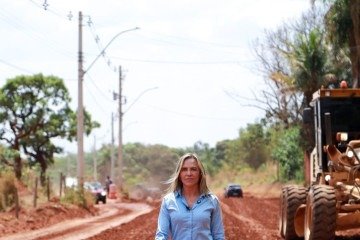 Celina visitou a obra de pavimentação da VC-351 - (crédito: Fabio Cruz/Ascom) Celina visitou a obra de pavimentação da VC-351 - (crédito: Fabio Cruz/Ascom)