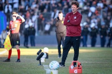 Com o aval da diretoria, Fernando Diniz ganhará tempo para corrigir os erros da equipe - (crédito: Rodrigo Gazzanel/Agência Corinthians) Com o aval da diretoria, Fernando Diniz ganhará tempo para corrigir os erros da equipe - (crédito: Rodrigo Gazzanel/Agência Corinthians)