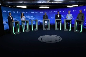 Estão presentes no debate os candidatos José Roberto Arruda (PSD), Leandro Grass (PT), Paula Belmonte (PSDB), Ricardo Cappelli (PSB) e Kiko Caputo (Novo) - (crédito: Marcelo Ferreira/CB/DA Press) Estão presentes no debate os candidatos José Roberto Arruda (PSD), Leandro Grass (PT), Paula Belmonte (PSDB), Ricardo Cappelli (PSB) e Kiko Caputo (Novo) - (crédito: Marcelo Ferreira/CB/DA Press)