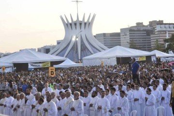 Festividade de Nossa Senhora Aparecida acontece de 3 a 12 de outubro
- (crédito: Divulgação) Festividade de Nossa Senhora Aparecida acontece de 3 a 12 de outubro
- (crédito: Divulgação)