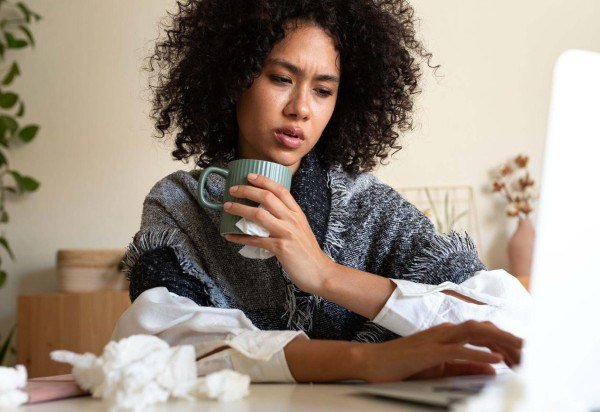 A cultura do ambiente de trabalho pode influenciar significativamente a disposição das pessoas em tirar dias licença por motivo de doença