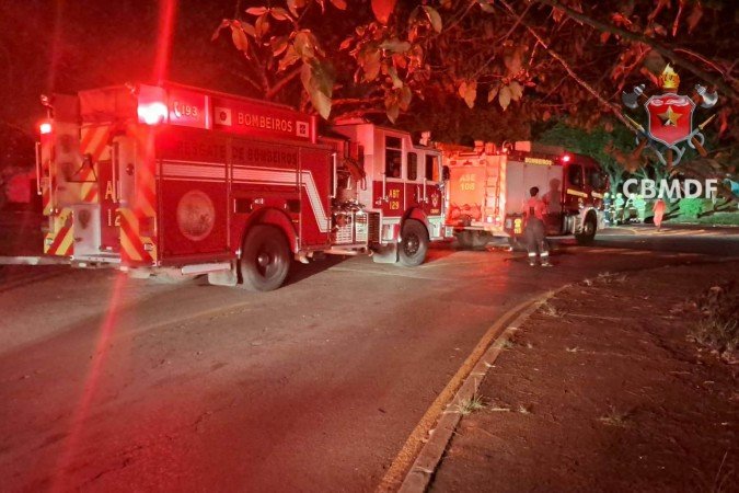 O Corpo de Bombeiros Militar do Distrito Federal (CBMDF) atendeu à ocorrência que, ao chegar no local, as equipes realizaram o combate às chamas - (crédito: Divulgação/CBMDF) O Corpo de Bombeiros Militar do Distrito Federal (CBMDF) atendeu à ocorrência que, ao chegar no local, as equipes realizaram o combate às chamas - (crédito: Divulgação/CBMDF)