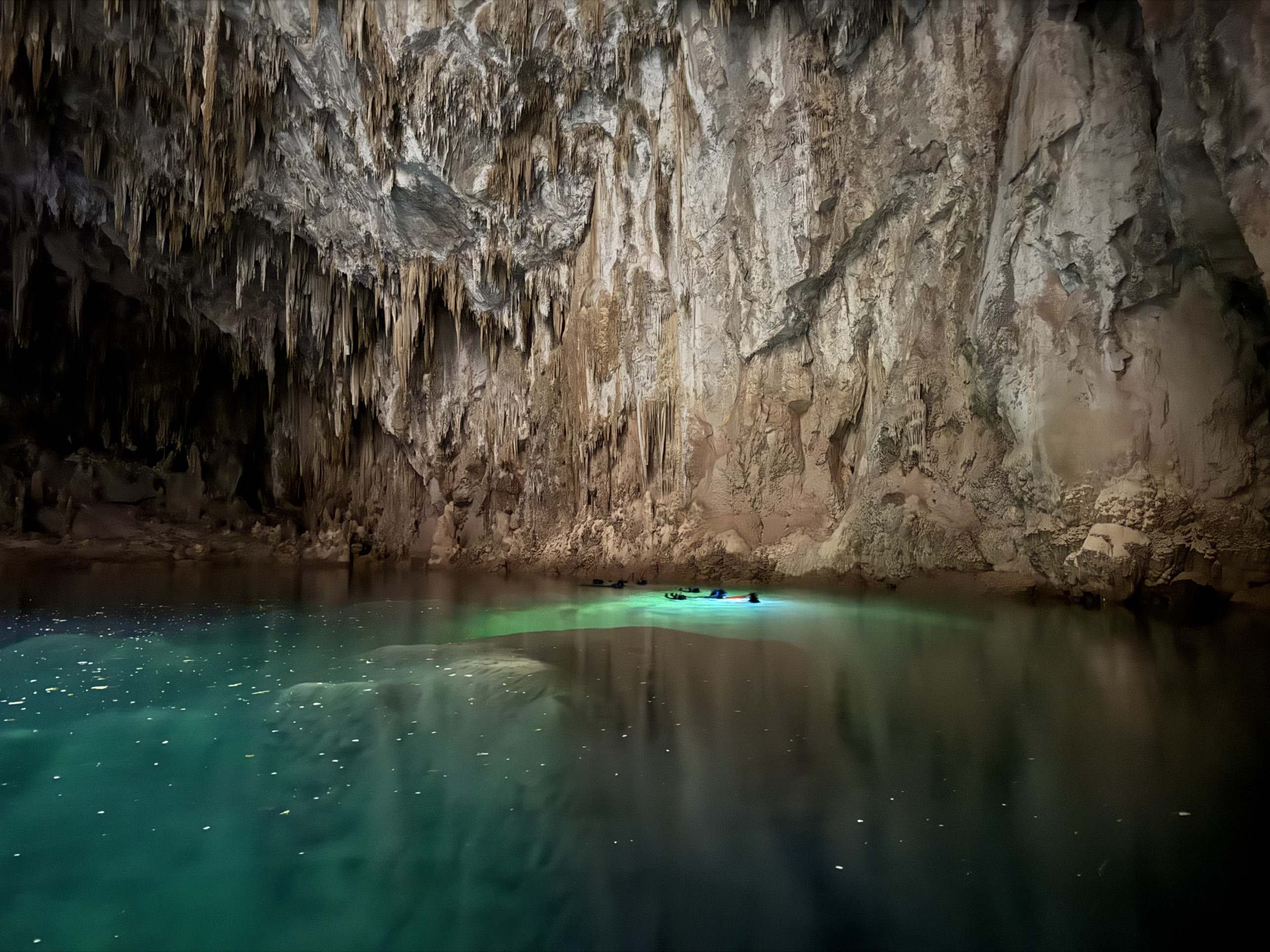 Abismo Anhumas, no Mato Grosso do Sul: explora&ccedil;&atilde;o de caverna preservada