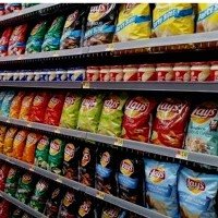 Salgadinhos são exemplo de alimentos ultraprocessados: alta densidade calórica, pouca fibra e quase nenhum macronutriente -  (crédito:  Rawpixel/Divulgação )