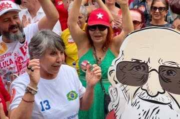 Érika Kokay destaca educação e legado de Paulo Freire em ato no MEC
- (crédito: Davi Cruz) Érika Kokay destaca educação e legado de Paulo Freire em ato no MEC
- (crédito: Davi Cruz)