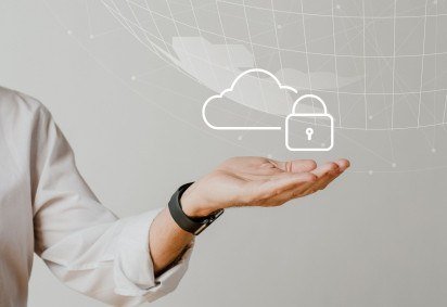  Hand holding cloud system with data protection
     -  (crédito: Reprodução/Magnific) - Hand holding cloud system with data protection
     -  (crédito: Reprodução/Magnific)