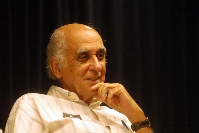01/08/2006. Crédito: Paulo de Araújo/CB/D.A Press. Brasil. BrasÃlia - DF. Escritor e jornalista Zuenir Ventura, no Centro Cultural Banco do Brasil.
Caption - (crédito: Paulo de Araújo/CB/D.A Press) 01/08/2006. Crédito: Paulo de Araújo/CB/D.A Press. Brasil. BrasÃlia - DF. Escritor e jornalista Zuenir Ventura, no Centro Cultural Banco do Brasil.
Caption - (crédito: Paulo de Araújo/CB/D.A Press)