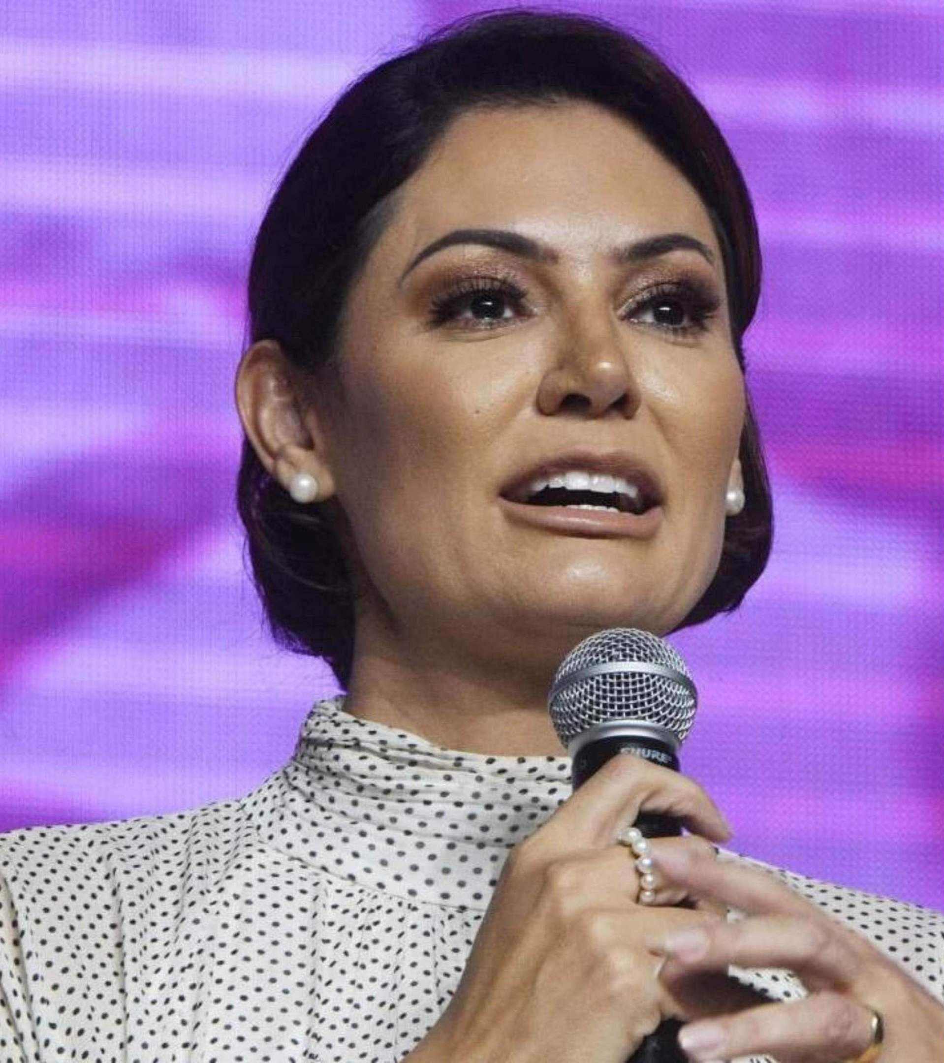  Michelle Bolsonaro mant&eacute;m lideran&ccedil;a isolada na corrida