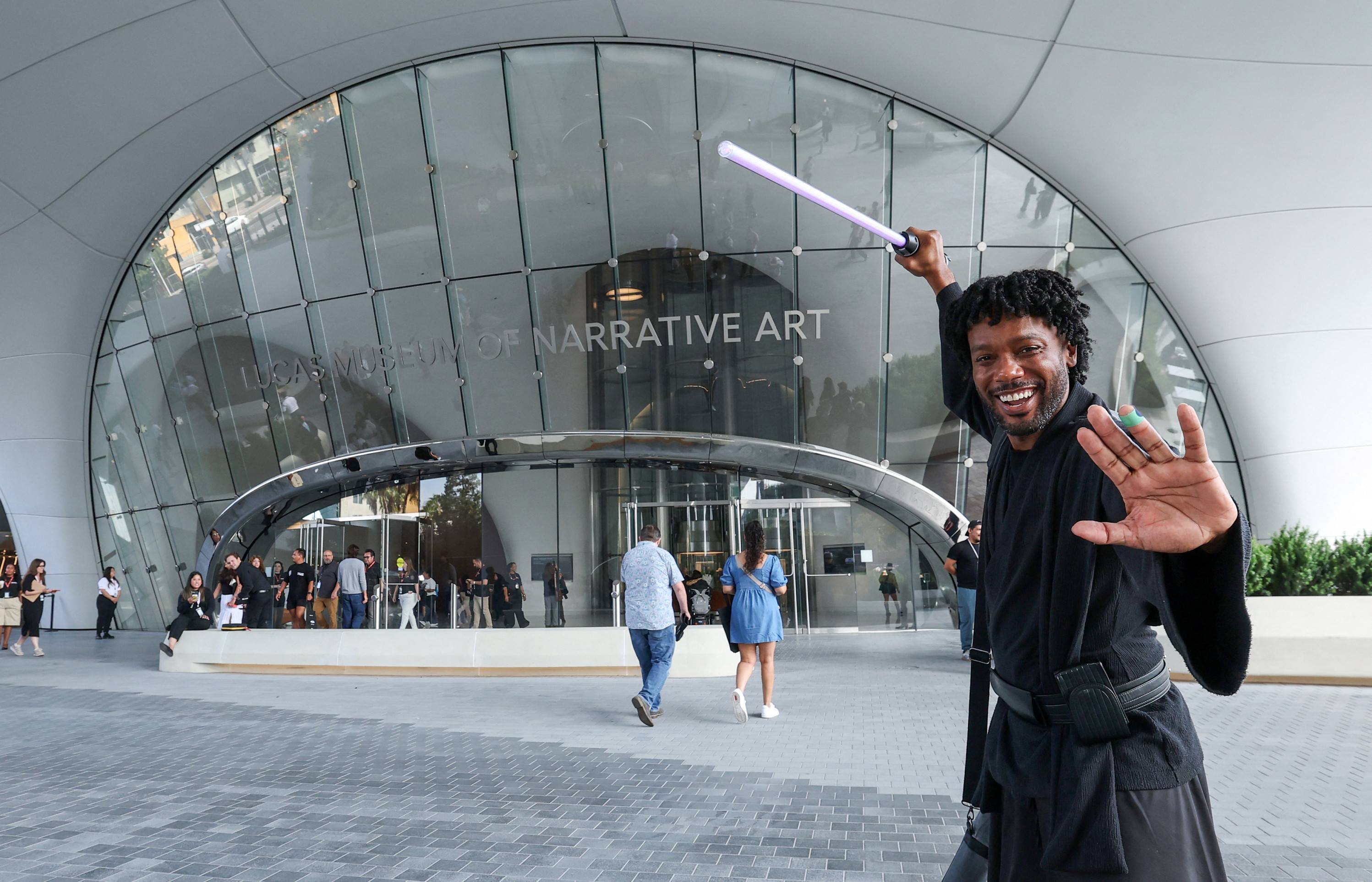 Fãs de 'Star Wars' prestigiam novo museu de George Lucas