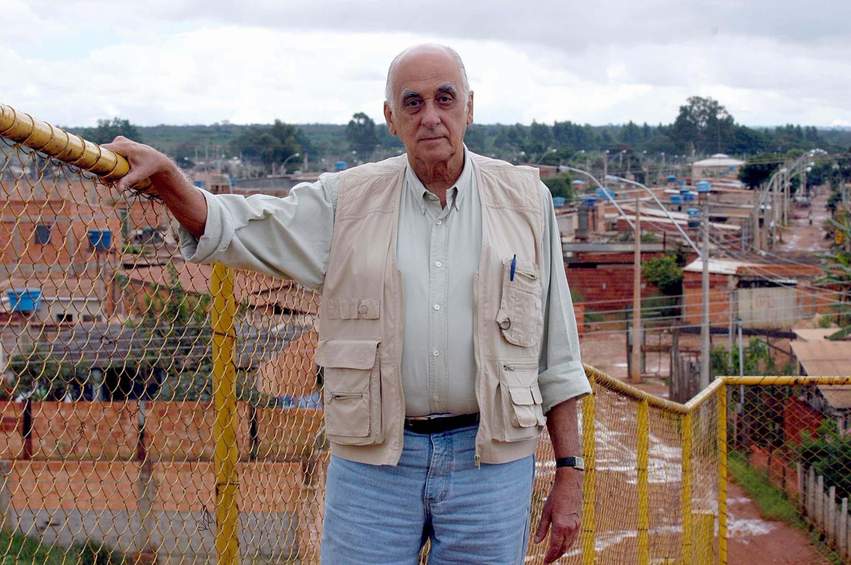 Escritor e jornalista Zuenir Ventura durante visita &agrave; cidade Estrutural