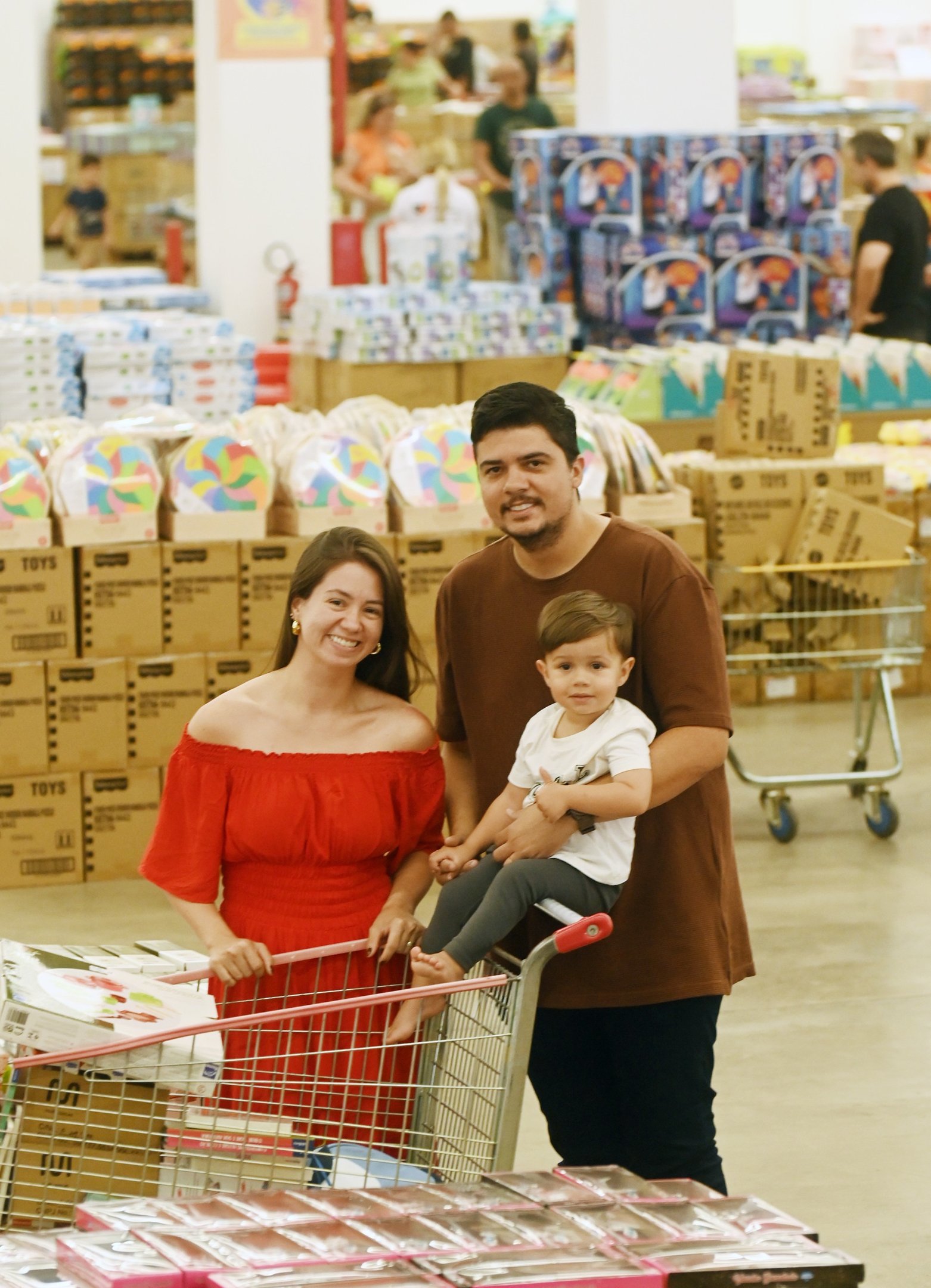 Aline e Maur&iacute;cio compraram livros infantis para Jo&atilde;o Vicente 