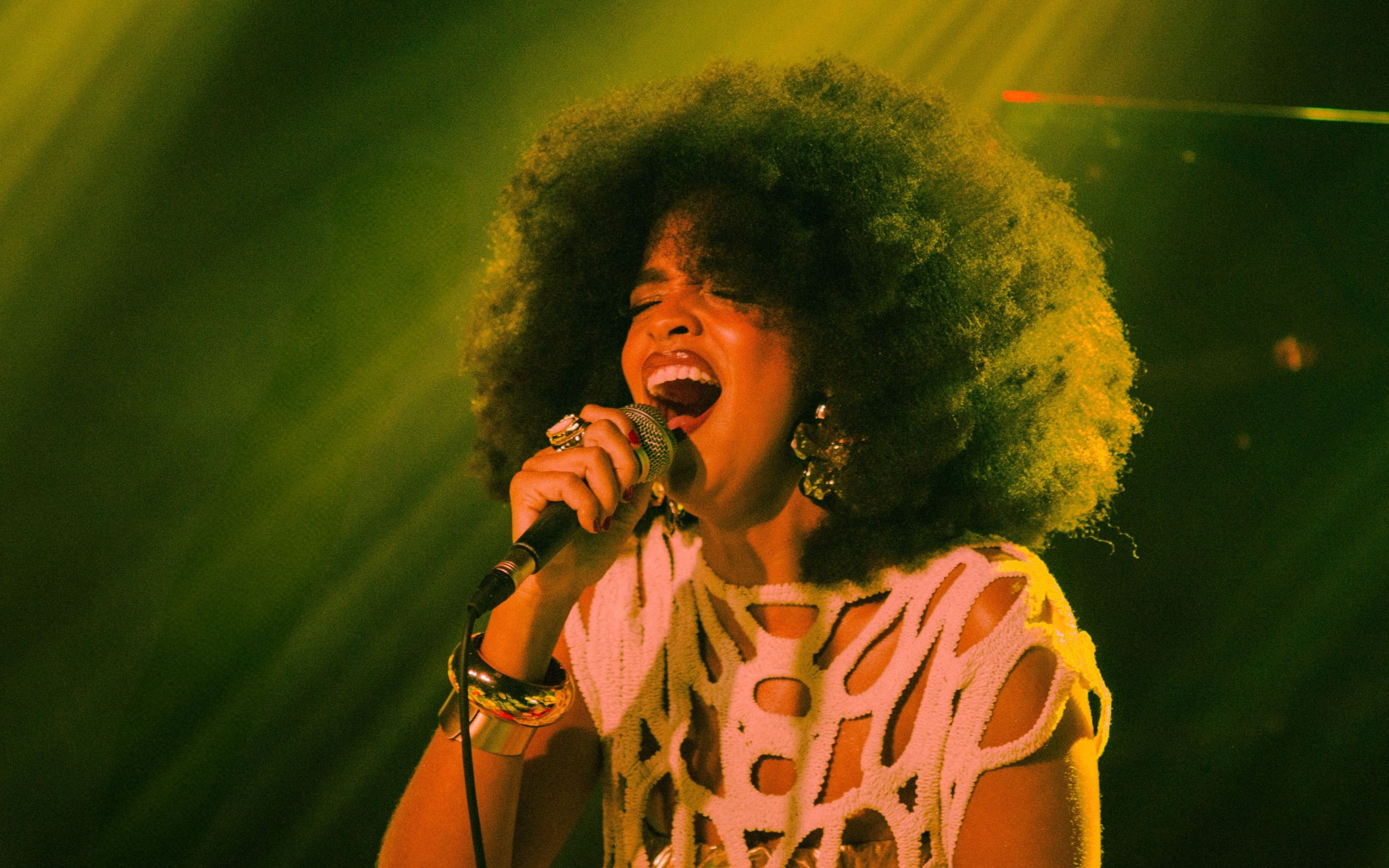 Juliane Gamboa e Joana Duah cantam Tom Jobim no CLube do Choro