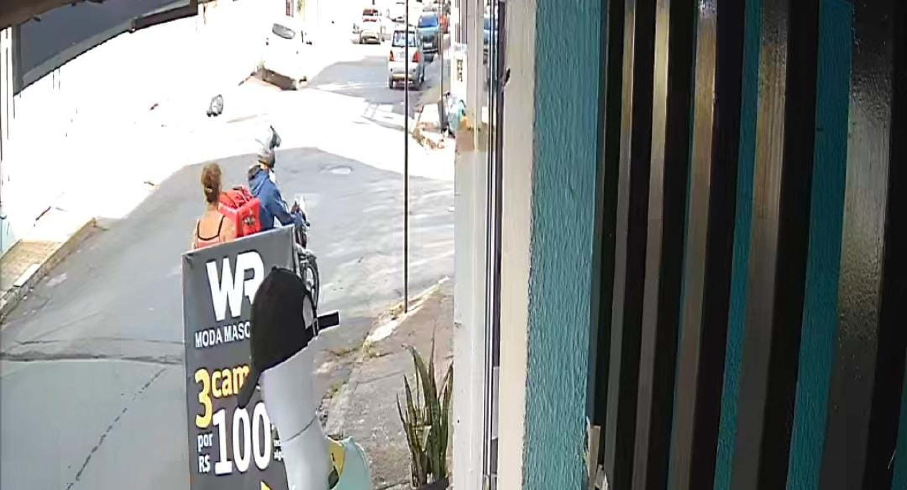 Motociclista que apalpou nádegas de mulher na rua é indiciado