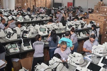TRE-DF inicia lacração de urnas eletrônicas para Eleições 2026 - (crédito: Ed Alves/CB/DA Press) TRE-DF inicia lacração de urnas eletrônicas para Eleições 2026 - (crédito: Ed Alves/CB/DA Press)