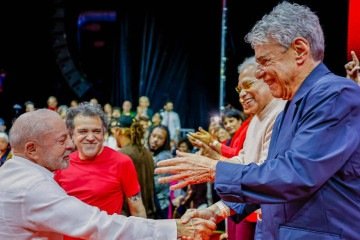 O ato 'Cultura com Lula' reuniu cerca de 100 artistas, produtores e lideranças do setor cultural, incluindo Chico Buarque e Paulinho da Viola, -  (crédito: Ricardo Stuckert.)