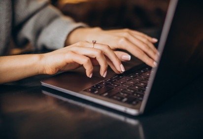 A medida visa proteger os consumidores de anúncios enganosos, golpes e conteúdos abusivos que circulam em redes sociais e outras grandes plataformas online -  (crédito: Magnific) -A medida visa proteger os consumidores de anúncios enganosos, golpes e conteúdos abusivos que circulam em redes sociais e outras grandes plataformas online -  (crédito: Magnific)