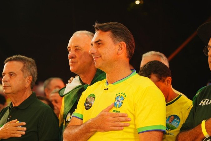 Campanha de Flávio faz live com líderes religiosos em meio a polêmica 