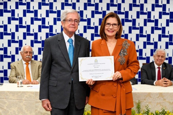 Ministra Maria Elizabeth Rocha, presidente do STM, assume vaga como membra da Academia Brasiliense de Letras