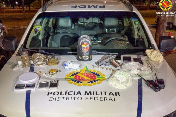 PMDF apreende arma, drogas e detém mulher e menor no setor leste do Gama - (crédito: PMDF/Divulgação) PMDF apreende arma, drogas e detém mulher e menor no setor leste do Gama - (crédito: PMDF/Divulgação)