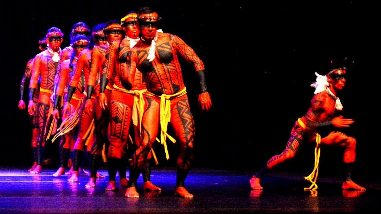 Destaque para um dos momentos do espetáculo da Cia. Tribos Ballet Teatro, que celebra a cultura indígena amazônica no SESI Lab - (crédito: Divulgação) Destaque para um dos momentos do espetáculo da Cia. Tribos Ballet Teatro, que celebra a cultura indígena amazônica no SESI Lab - (crédito: Divulgação)