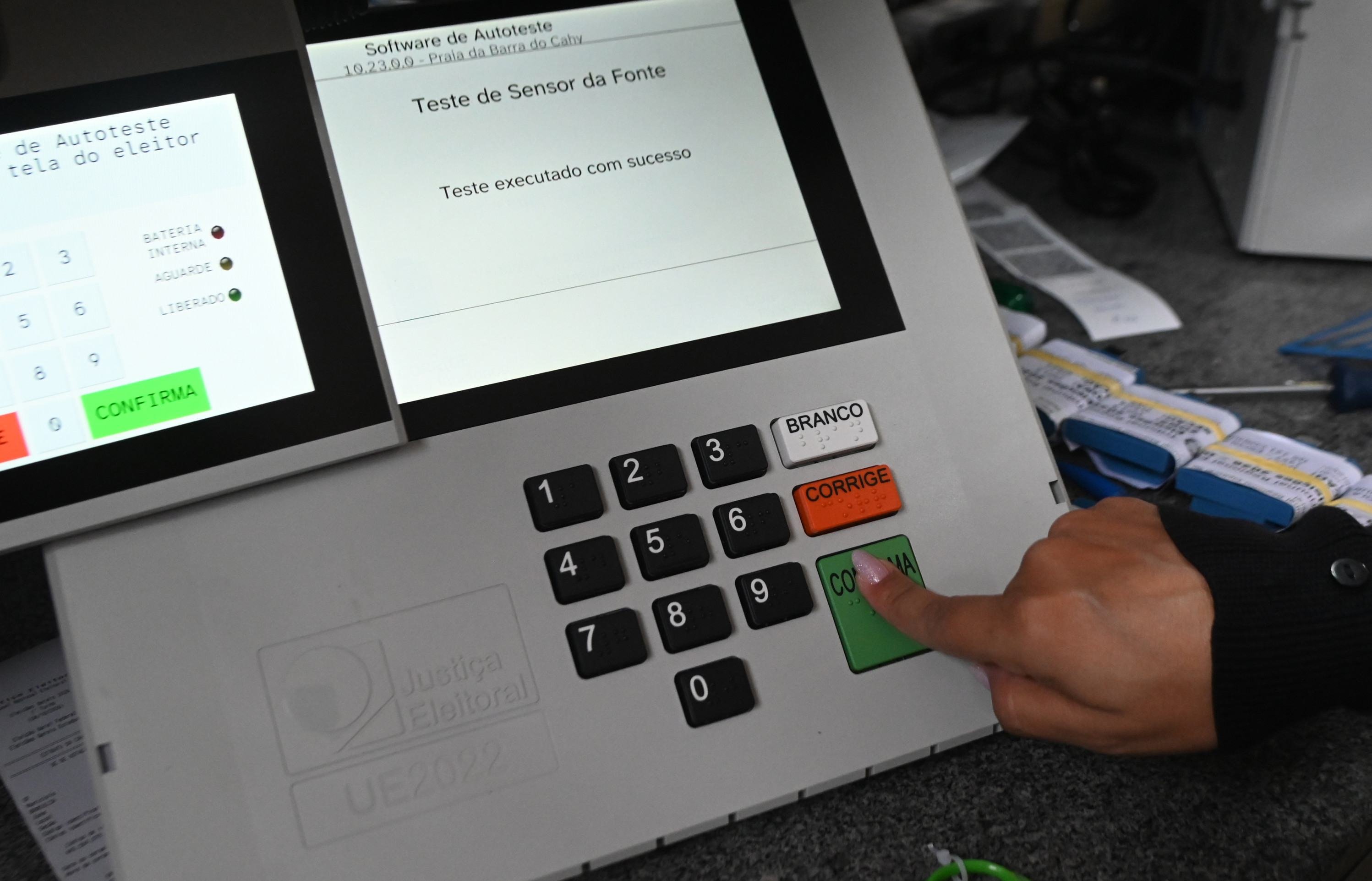 Eleitores devem checar alterações no local de votação pelo e-Título