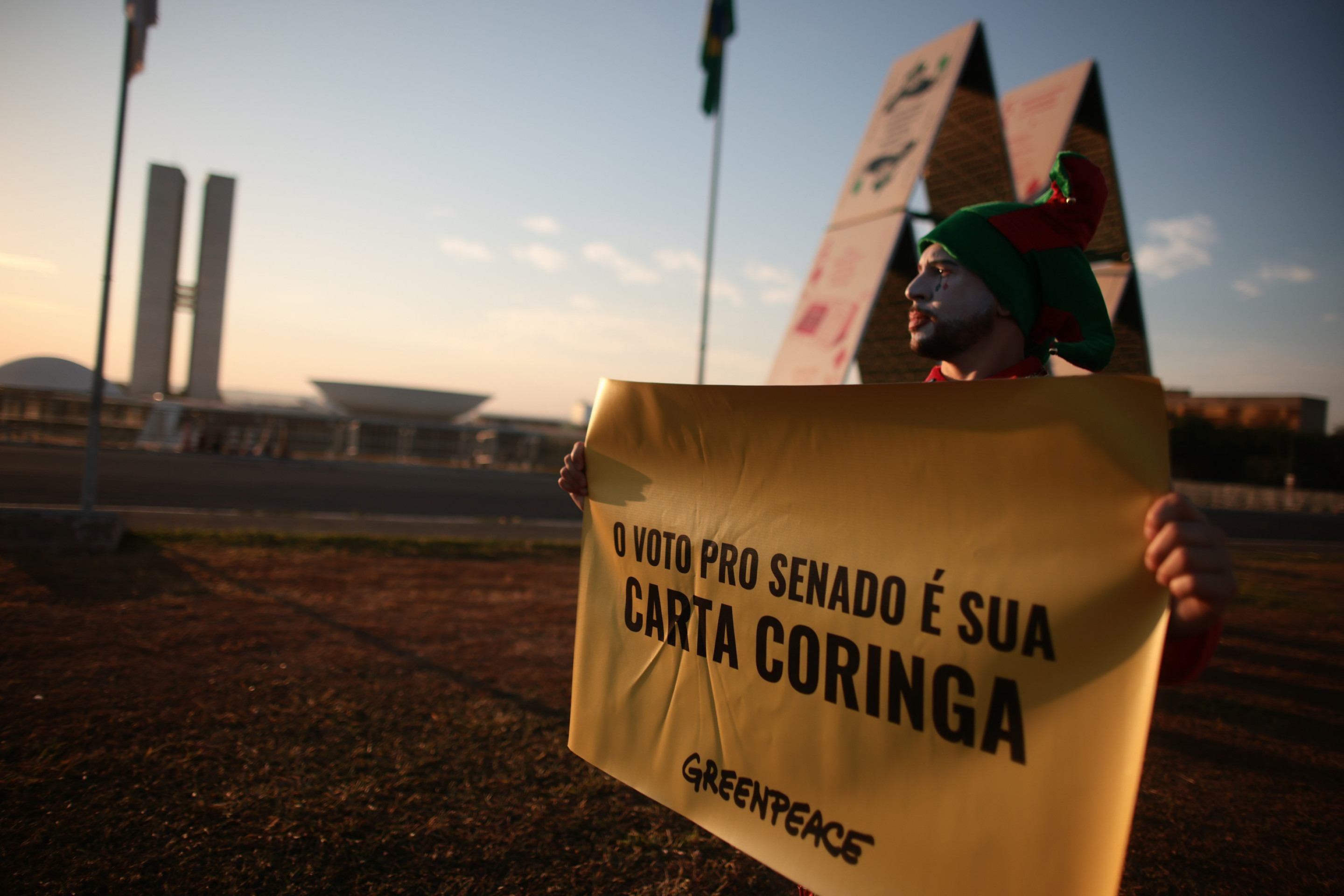 Com a mensagem 
