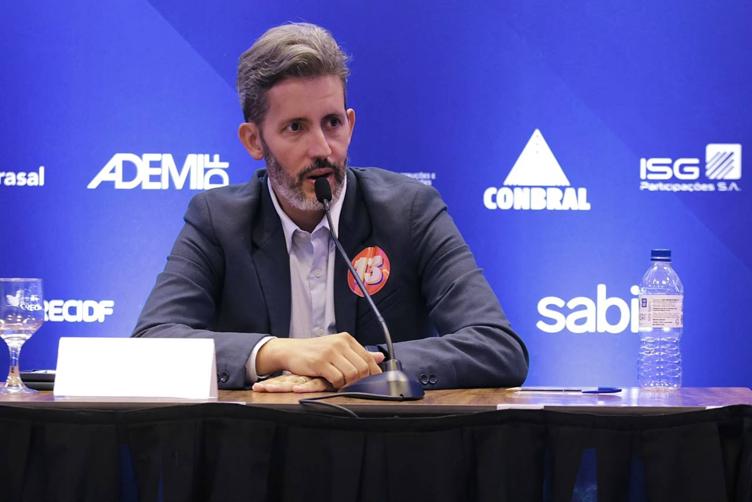 Leandro Grass destaca projetos para educação, economia e tecnologia