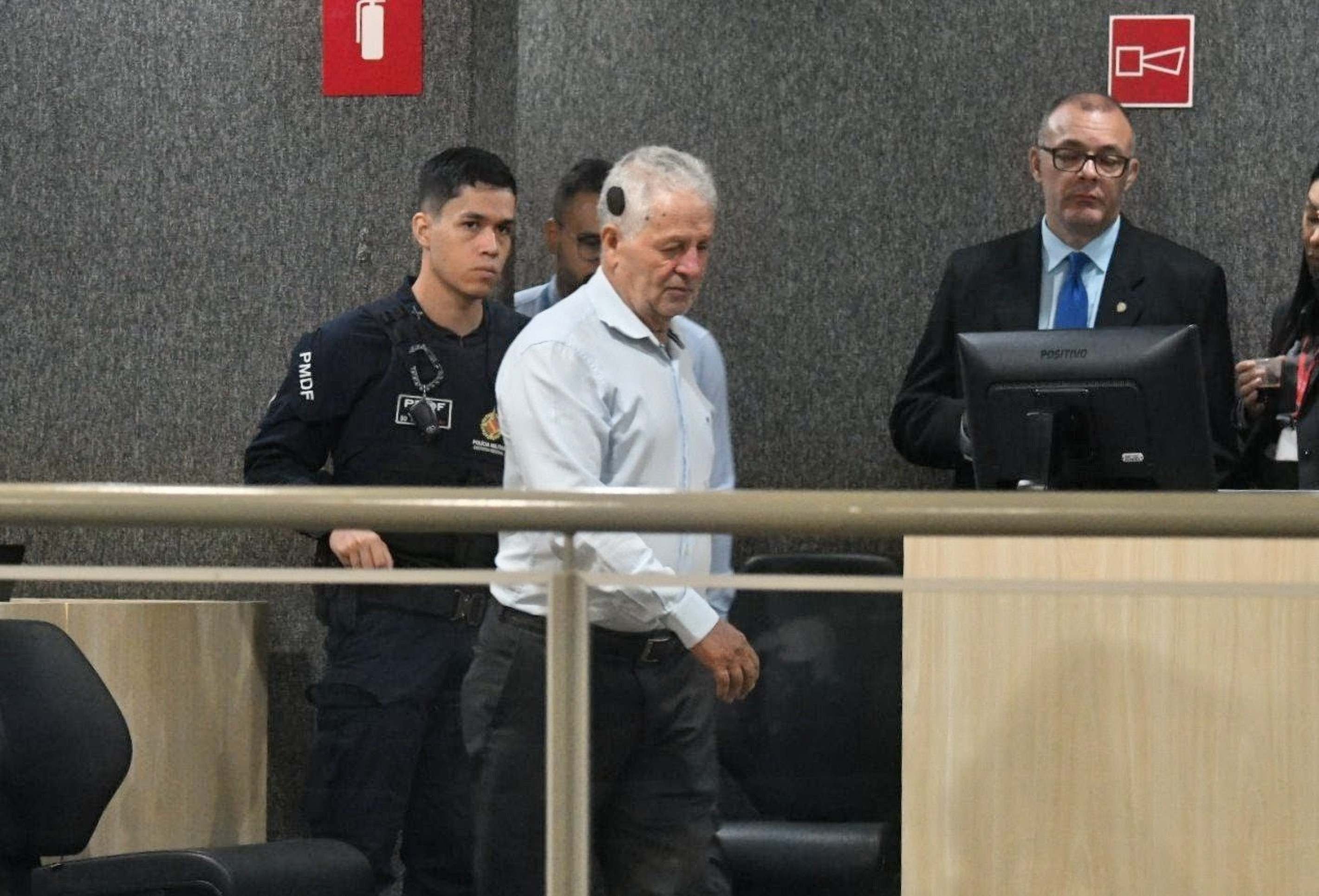 Pais de Ewerton afirmam em júri que Carlos Xavier ameaçou o filho