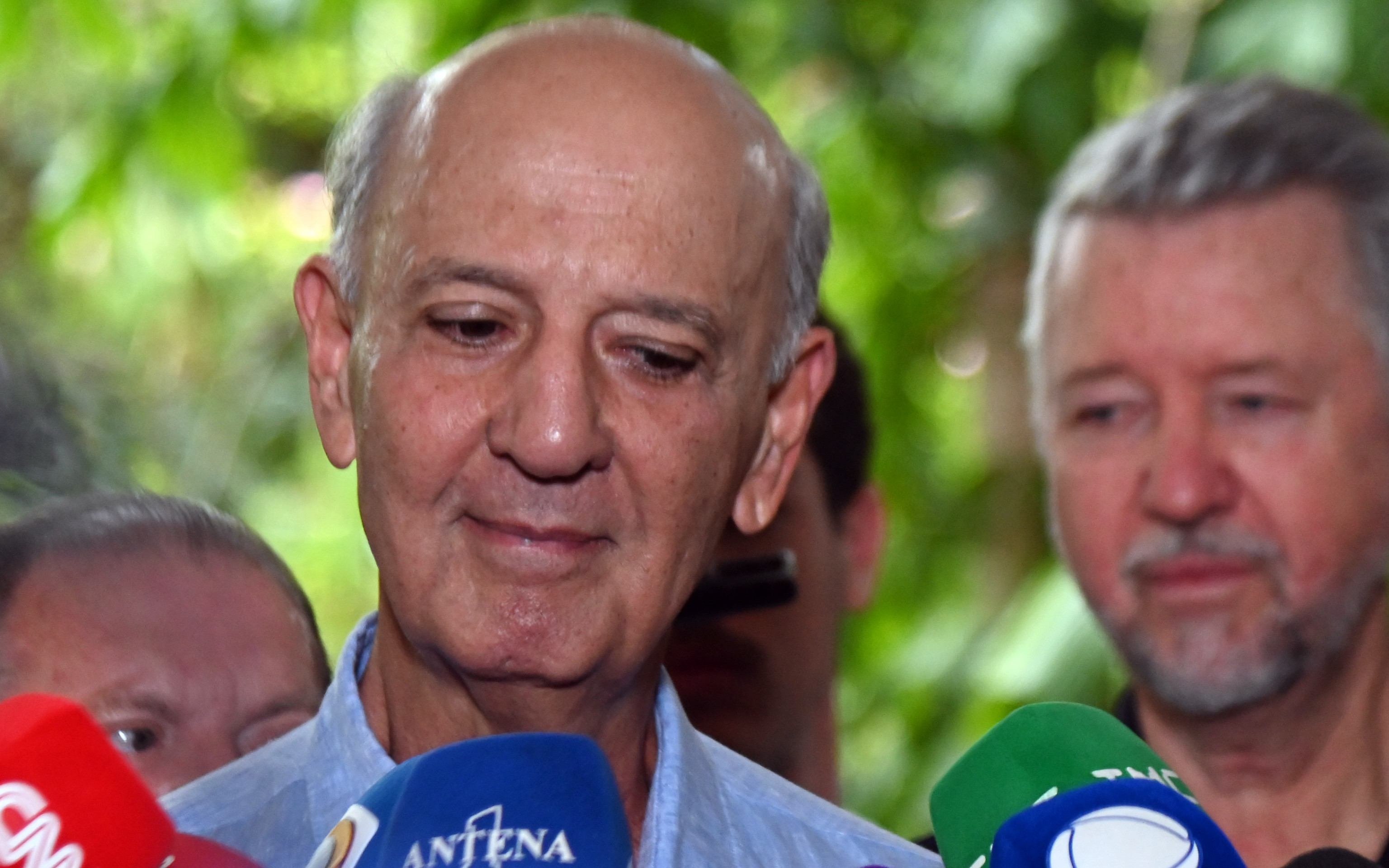 Por cinco votos a dois, TSE deixa Arruda inelegível até 2034