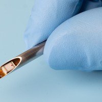 Na ponta da agulha: sistema permite a cria&ccedil;&atilde;o de implant&aacute;veis ??pequenos o suficiente para serem implantados por meio de seringa