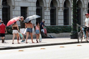 O extremo sul de Goiás foi uma das áreas incluídas pelo Inmet no aviso vermelho de grande perigo para a onda de calor - (crédito: Paulo Pinto/Agência Brasil) O extremo sul de Goiás foi uma das áreas incluídas pelo Inmet no aviso vermelho de grande perigo para a onda de calor - (crédito: Paulo Pinto/Agência Brasil)