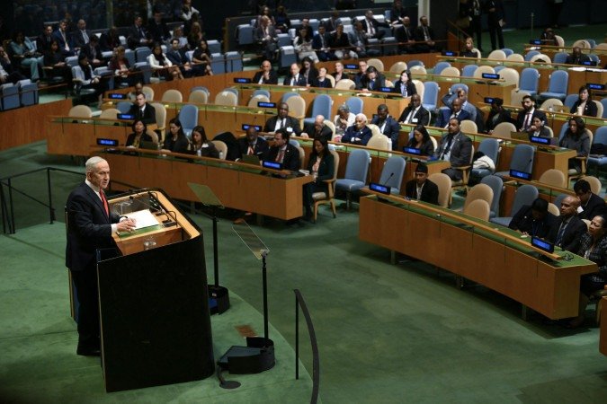 Na imagem, o primeiro-ministro de Israel, Benjamin Netanyahu, durante a 81edição da Assembleia-Geral das Nações Unidas nesta quinta-feira (24/9), em Nova York, nos Estados Unidos - (crédito: AFP) Na imagem, o primeiro-ministro de Israel, Benjamin Netanyahu, durante a 81edição da Assembleia-Geral das Nações Unidas nesta quinta-feira (24/9), em Nova York, nos Estados Unidos - (crédito: AFP)