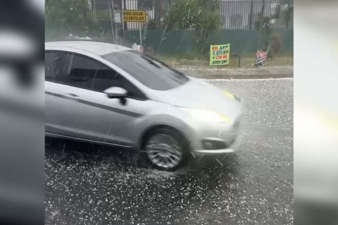 Granizo é registrado na tarde desta quinta-feira (24/9) em Ceilândia - (crédito: Cedido ao Correio ) Granizo é registrado na tarde desta quinta-feira (24/9) em Ceilândia - (crédito: Cedido ao Correio )