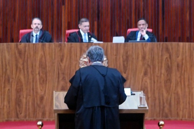 Ministros decidem se publicações feitas nas redes sociais sobre suposta retirada do título de Padroeira do Brasil da santa devem sair do ar
