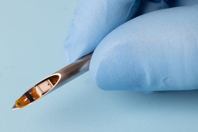 Na ponta da agulha: sistema permite a criação de implantáveis ??pequenos o suficiente para serem implantados por meio de seringa