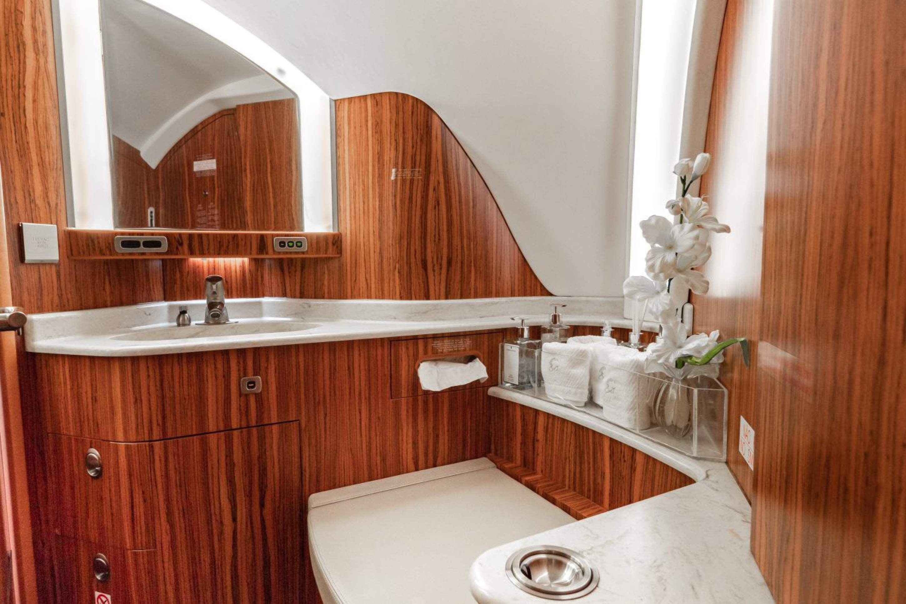 O Legacy 650 &eacute; um jato executivo produzido pela Embraer. O modelo tem autonomia para voos de longa dist&acirc;ncia, capacidade para at&eacute; 13 passageiros e tr&ecirc;s tripulantes e dois motores Rolls-Royce AE 3007A2