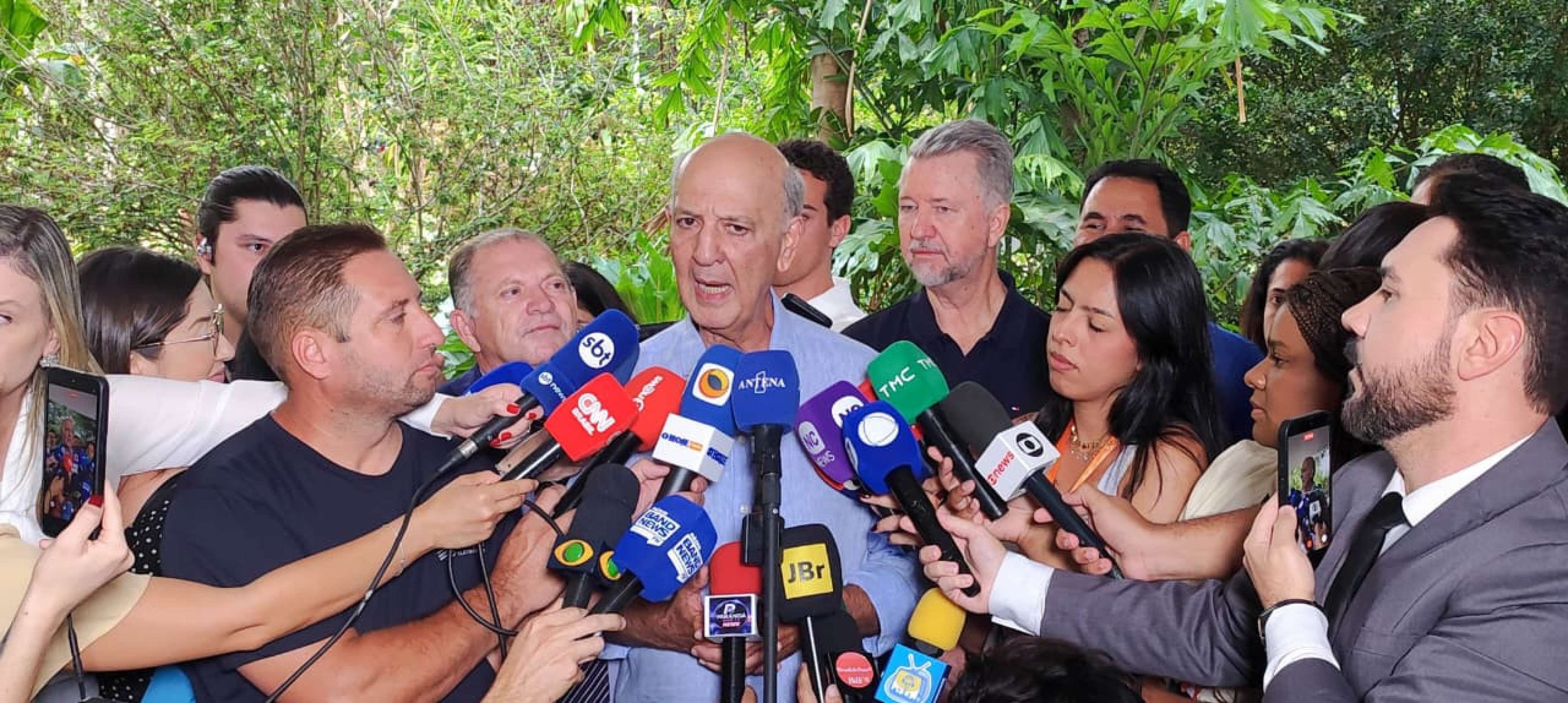 Após decisão do TSE, Arruda está proibido de fazer campanha
