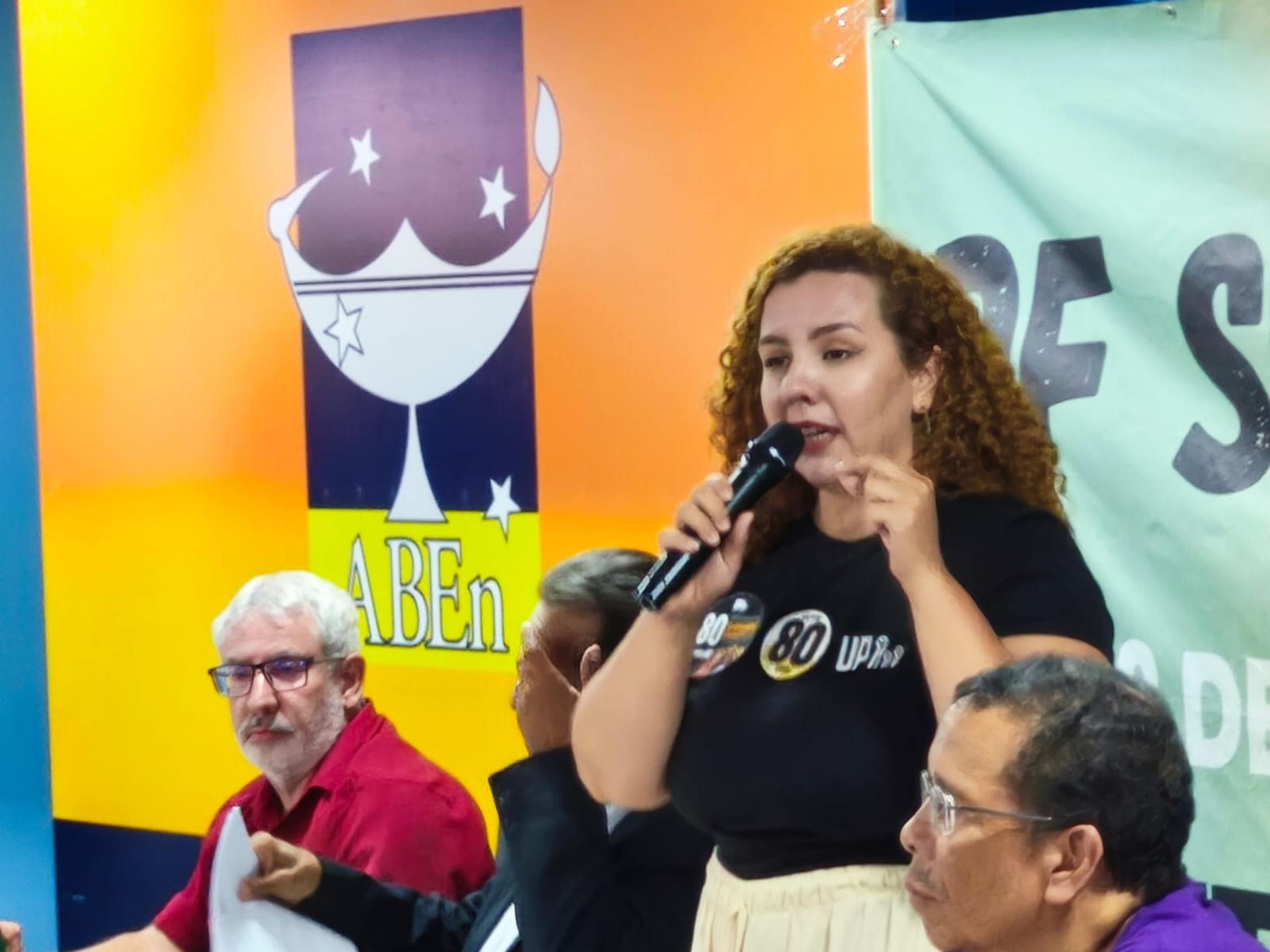 Samara Mineiro promete ampliar recursos para saúde mental no DF